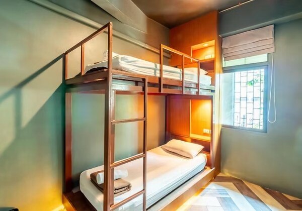 Economy Quadruple Room with Shared BR