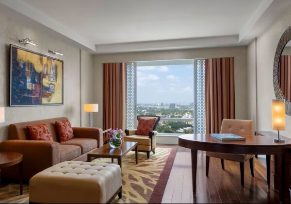 Club Lounge Access, Crown Suite