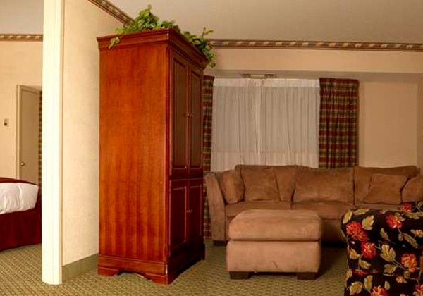 1KING BED 2ROOM CONFERENCE SUITE-NONSMOK