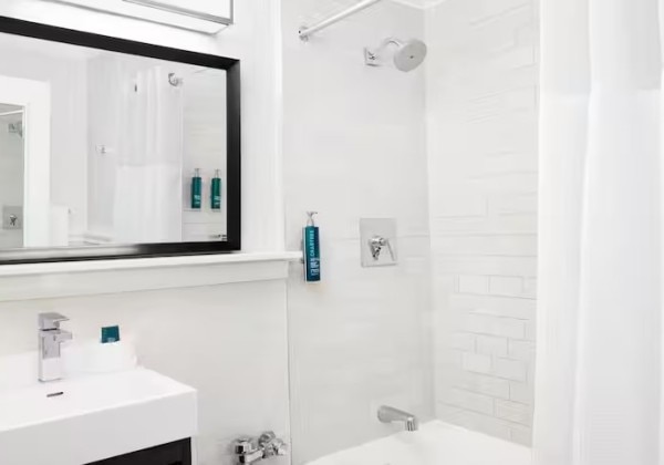 Guest Room Bathroom
