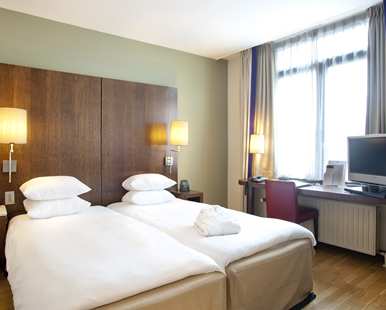 TWIN HILTON GUEST ROOM