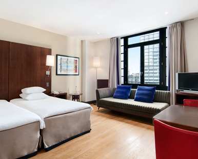 TWIN HILTON DELUXE ROOM