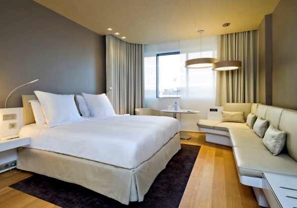 Deluxe Room 1 King City View