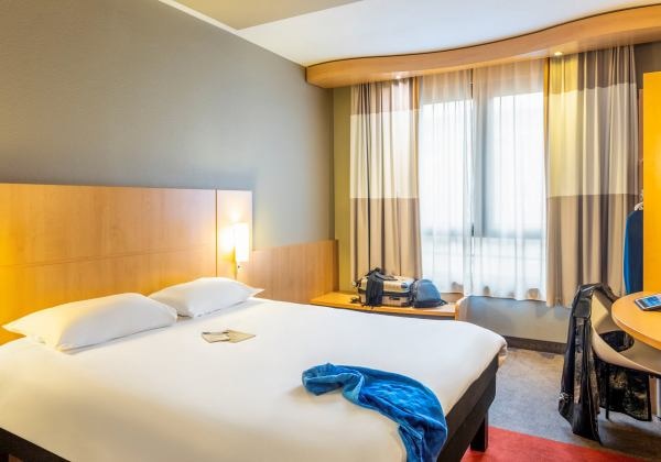 Room with 1 Double Bed