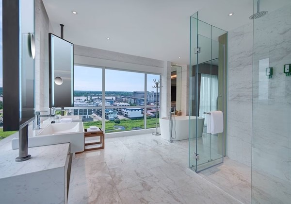 Suite Bathroom