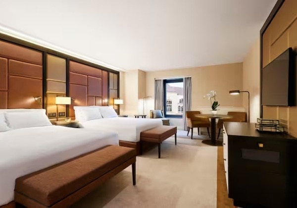 Queen Superior Street View