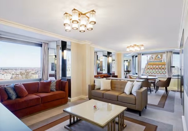King Danube River Suite / Corner Suite