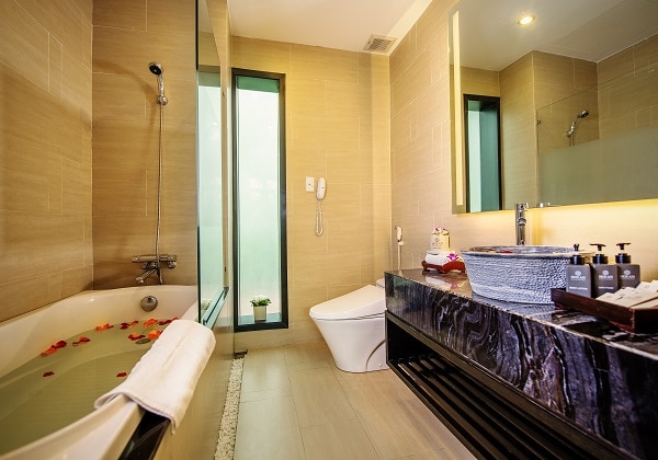 Garden View DLX Bathroom