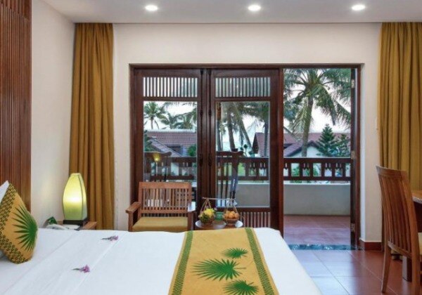 Superior Partial Sea View