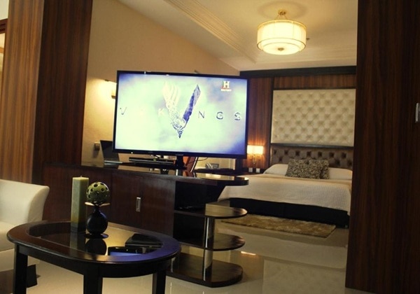 Crown Jacuzzi Suite