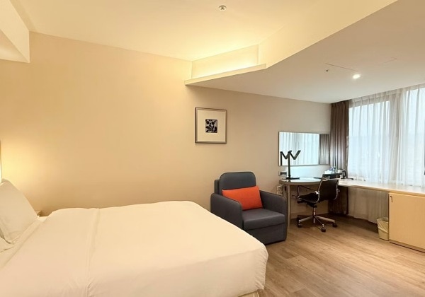 1 Queen Standard With Bathtubom 1 Que