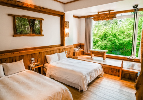 Optimum Family Room/ forest view