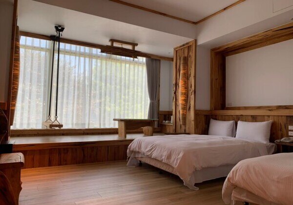 Optimum Family Room/ forest view