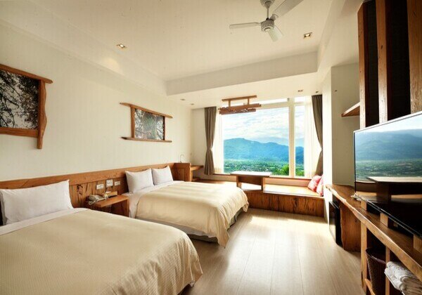 Optimum Family Room/ mountain view