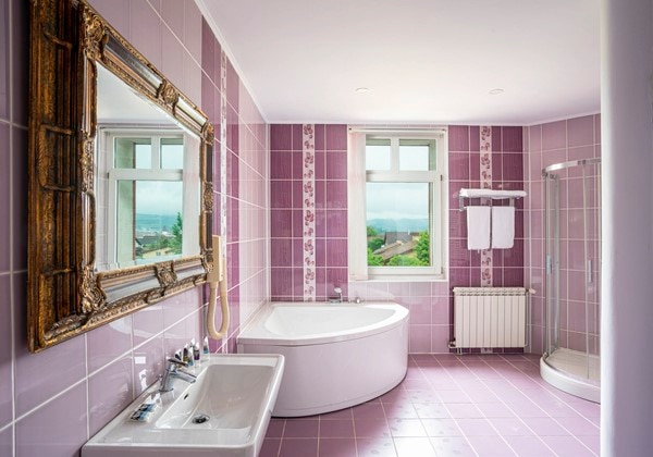 Suite Bathroom