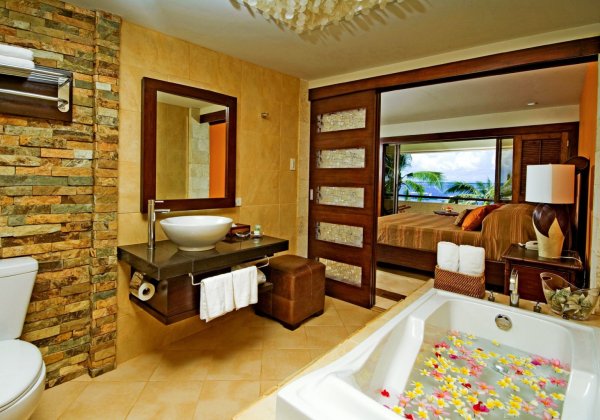 Sunrise Corner Junior Suite