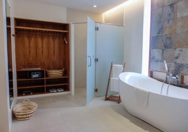 Premier Deluxe Room Bath Room