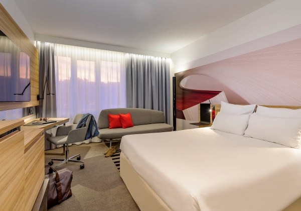 Standard Room With 1 Queen & Sofa