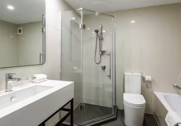 Deluxe Bathroom
