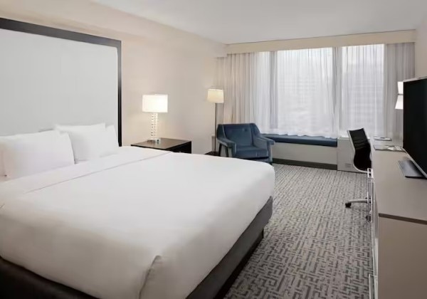 Spacious Corner 1King