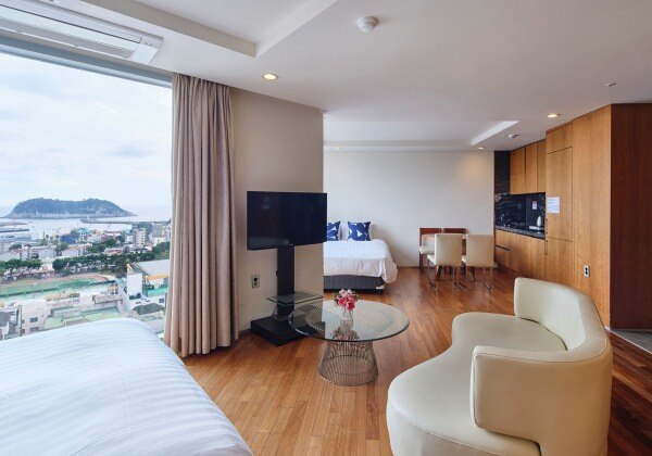 Blue Royal Family Suite