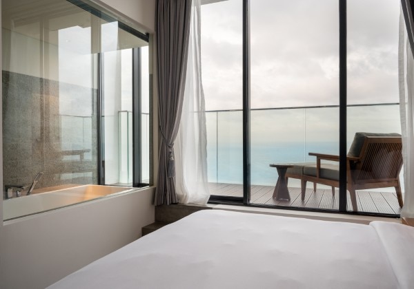 Deluxe Sea view bath & terrace