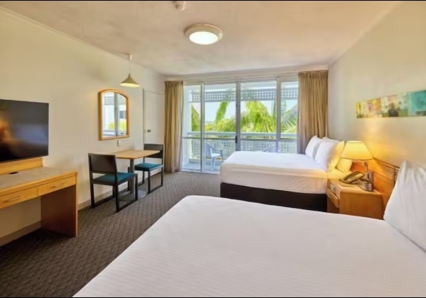 2 Double Beds Sea View