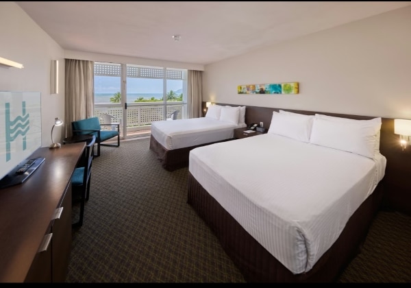 2 Double Beds Premium Sea Front