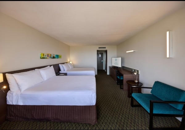 2 Double Beds Premium Sea Front