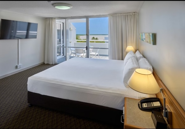 1 King Bed 1 Bedroom Suite Sea View