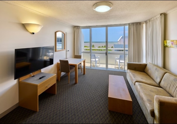 1 King Bed 1 Bedroom Suite Sea View