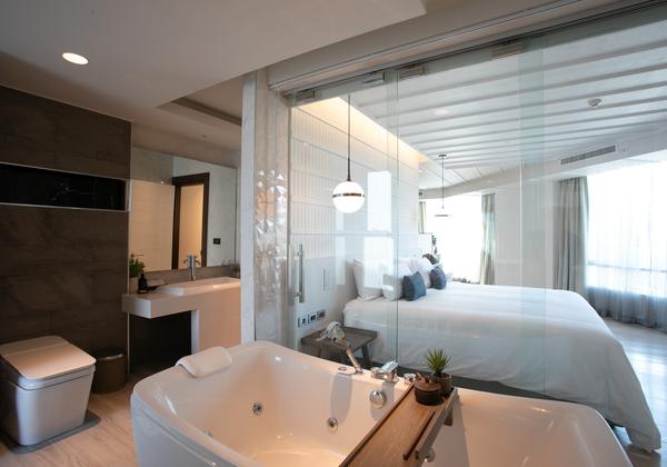 Sensory Suite With Jacuzzi