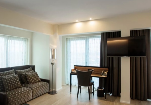 Deluxe & Junior Suites