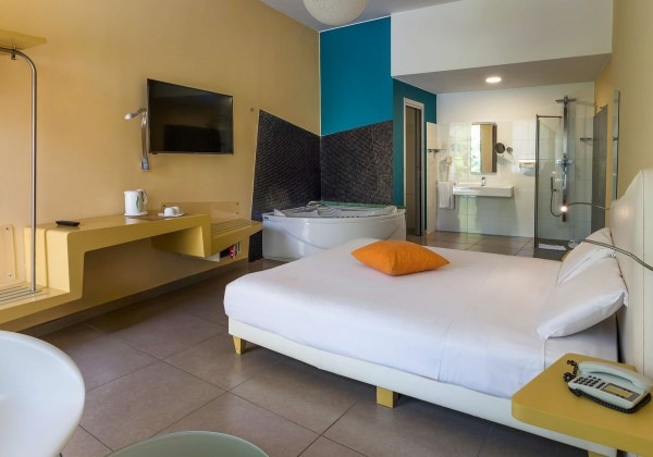 Superior Room With Whirlpool Bath