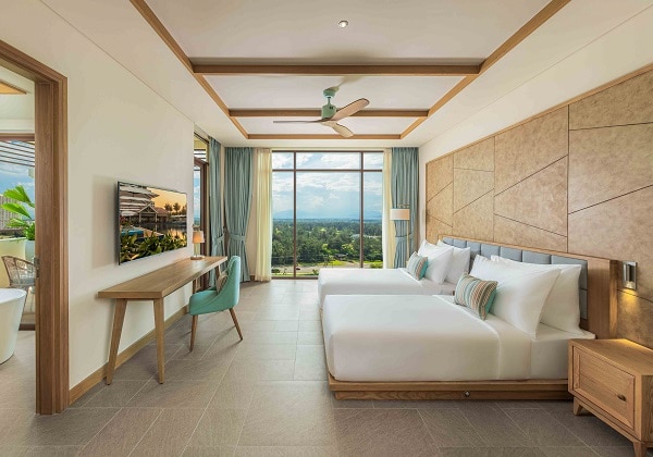 02 Bedroom Corner Suite