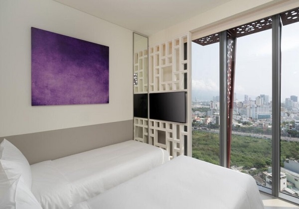 2 Twin Beds City View