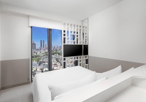 1 Queen Bed City View