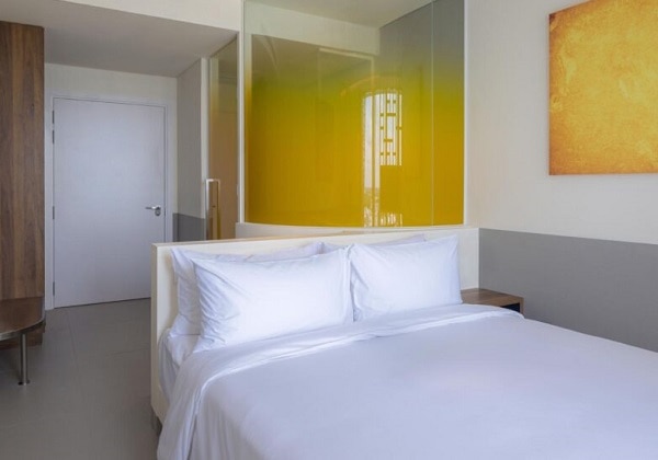 1 Queen Bed City View