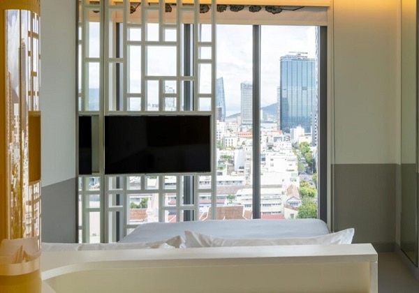 1 Queen Bed City View