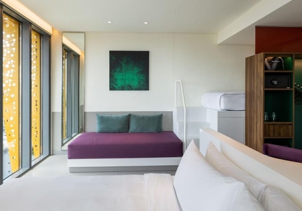 1 King Bed City View Corner Deluxe