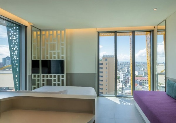 1 King Bed City View Corner Deluxe