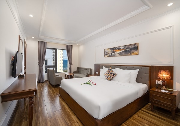 Grand Partial Sea View