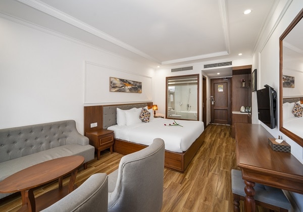 Grand Partial Sea View
