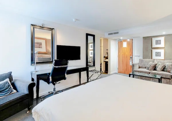 Deluxe Double King Room