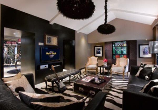 King Suite Livingroom