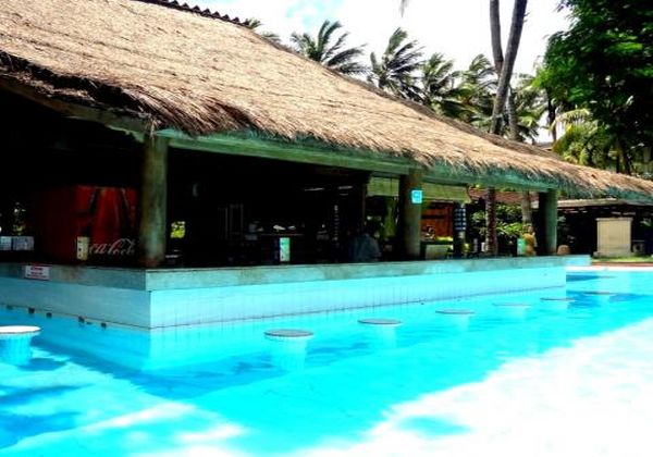Sunken Pool Bar