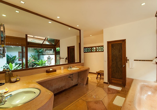 Garden Sea View Bathroom