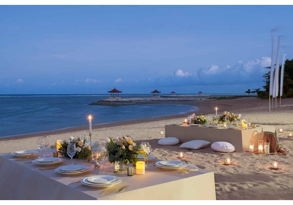 Beach Front Dining