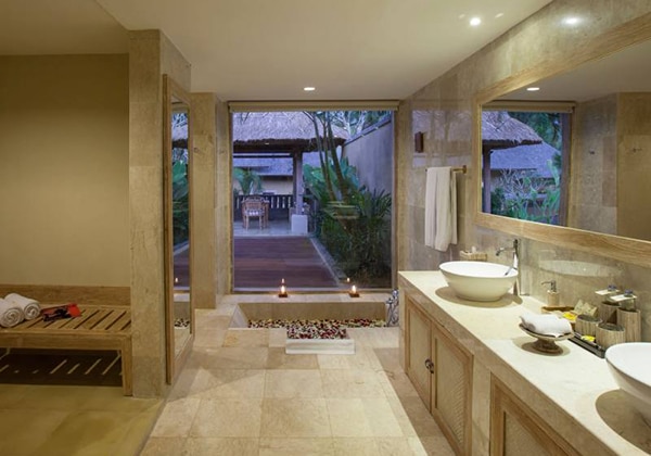 Villa with Pool Bathroom