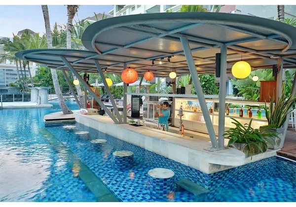 Lagoon Pool Bar